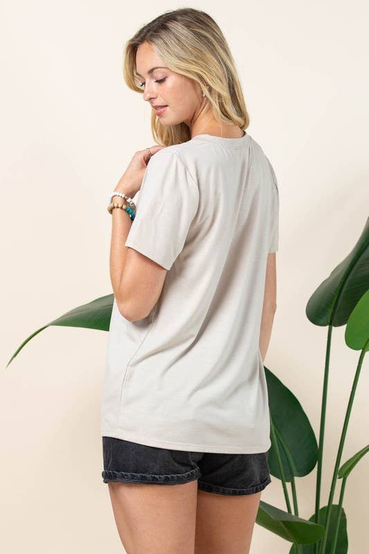 CAROLYN WESTERN COWGIRL GRAPHIC V-NECK TEE